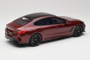 BMW M850i G15 M Performance Melbourne Red Metallic GT Spirit 1:18 GT493 Resina — immagine 2 di 6