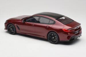 BMW M850i G15 M Performance Melbourne Red Metallic GT Spirit 1:18 GT493 Resina — immagine 5 di 6