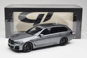 BMW G61 530e M Sport Touring Mineral Grigio GT Spirit 1:18 GT485 Resina — immagine 6 di 6