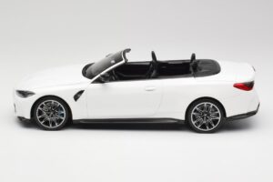 BMW M4 G82 Cabriolet Alpine White Minichamps 1:18 155021031 Pressofusione — immagine 3 di 6