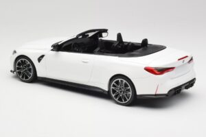 BMW M4 G82 Cabriolet Alpine White Minichamps 1:18 155021031 Pressofusione — immagine 5 di 6