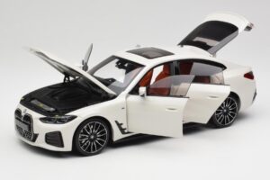 BMW i4 M50 G26 Alpine White Minichamps 1:18 110023011 Pressofusione — immagine 2 di 8