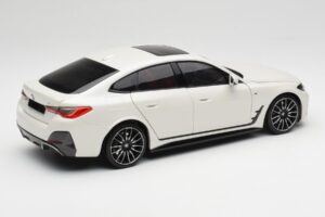 BMW i4 M50 G26 Alpine White Minichamps 1:18 110023011 Pressofusione — immagine 3 di 8