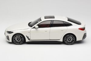 BMW i4 M50 G26 Alpine White Minichamps 1:18 110023011 Pressofusione — immagine 4 di 8