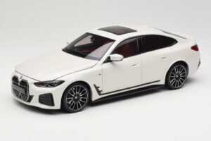 BMW i4 M50 G26 Alpine White Minichamps 1:18 110023011 Pressofusione