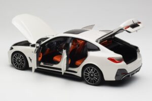 BMW i4 M50 G26 Alpine White Minichamps 1:18 110023011 Pressofusione — immagine 5 di 8