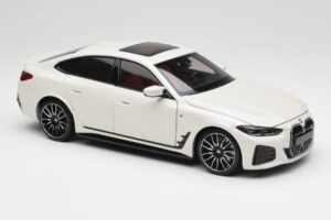 BMW i4 M50 G26 Alpine White Minichamps 1:18 110023011 Pressofusione — immagine 6 di 8