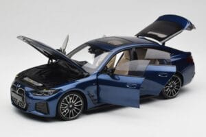 BMW i4 M50 G26 Portimao Blue Minichamps 1:18 110023012 Pressofusione — immagine 2 di 8