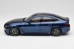 BMW i4 M50 G26 Portimao Blue Minichamps 1:18 110023012 Pressofusione — immagine 4 di 8