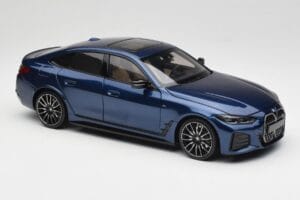 BMW i4 M50 G26 Portimao Blue Minichamps 1:18 110023012 Pressofusione — immagine 6 di 8