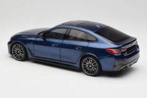 BMW i4 M50 G26 Portimao Blue Minichamps 1:18 110023012 Pressofusione — immagine 7 di 8