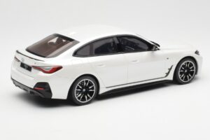 BMW i4 M50 G26 Mineral Bianco Metallizzato Otto 1:18 OT1074 Resina — immagine 2 di 6