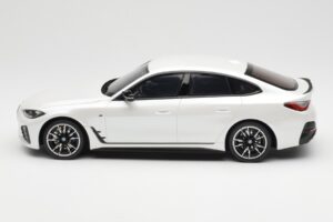 BMW i4 M50 G26 Mineral Bianco Metallizzato Otto 1:18 OT1074 Resina — immagine 3 di 6