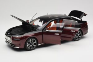 BMW i7 G70 Black & Red Metallic Minichamps 1:18 110023201 Pressofusione — immagine 2 di 8