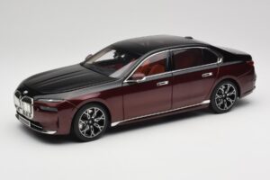 BMW i7 G70 Black & Red Metallic Minichamps 1:18 110023201 Pressofusione