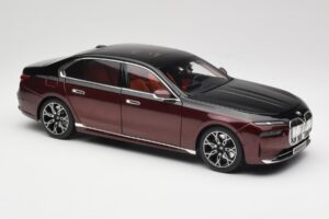 BMW i7 G70 Black & Red Metallic Minichamps 1:18 110023201 Pressofusione — immagine 6 di 8