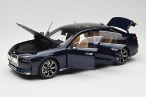 BMW i7 G70 Blue Metallic Minichamps 1:18 110023202 Pressofusione — immagine 2 di 8