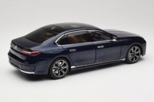 BMW i7 G70 Blue Metallic Minichamps 1:18 110023202 Pressofusione — immagine 3 di 8