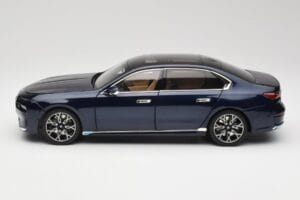 BMW i7 G70 Blue Metallic Minichamps 1:18 110023202 Pressofusione — immagine 4 di 8