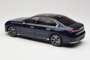 BMW i7 G70 Blue Metallic Minichamps 1:18 110023202 Pressofusione — immagine 7 di 8