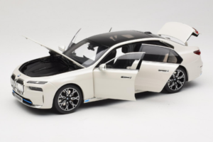BMW i7 G70 White Metallic Minichamps 1:18 110023200 Pressofusione — immagine 2 di 8