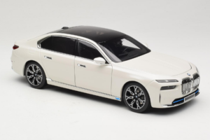 BMW i7 G70 White Metallic Minichamps 1:18 110023200 Pressofusione — immagine 6 di 8