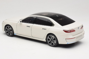BMW i7 G70 White Metallic Minichamps 1:18 110023200 Pressofusione — immagine 7 di 8