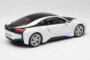 BMW i8 Crystal Bianco Paragon 1:18 80432336841 Pressofusione — immagine 3 di 8