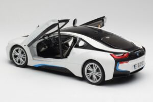 BMW i8 Crystal Bianco Paragon 1:18 80432336841 Pressofusione — immagine 5 di 8