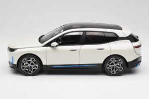 BMW iX Alpine White Minichamps 1:18 110023102 Pressofusione — immagine 4 di 8
