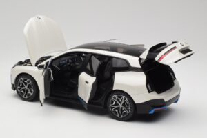 BMW iX Alpine White Minichamps 1:18 110023102 Pressofusione — immagine 5 di 8