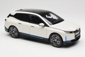 BMW iX Alpine White Minichamps 1:18 110023102 Pressofusione — immagine 6 di 8