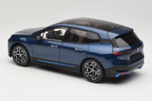 BMW iX Blue Metallic Minichamps 1:18 110023100 Pressofusione — immagine 7 di 8