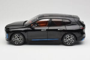 BMW iX Sapphire Black Minichamps 1:18 110023101 Pressofusione — immagine 4 di 8