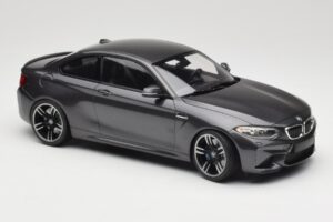 BMW M2 F87 Grey Metallic Minichamps 1:18 155026102 Pressofusione — immagine 4 di 6