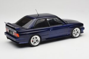BMW M3 E30 Macau Blue IXO 1:18 18CMC122 Pressofusione — immagine 2 di 6