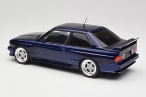 BMW M3 E30 Macau Blue IXO 1:18 18CMC122 Pressofusione — immagine 5 di 6