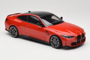 BMW M4 F82 Imola Red Metallic Minichamps 1:18 155020121 Pressofusione — immagine 4 di 6