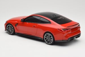 BMW M4 F82 Imola Red Metallic Minichamps 1:18 155020121 Pressofusione — immagine 5 di 6