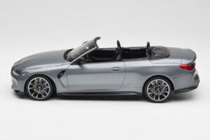 BMW M4 G82 Cabriolet Grey Metallic Minichamps 1:18 155021034 Pressofusione — immagine 3 di 6