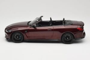BMW M4 G83 Cabrio Rosso Metallizzato Minichamps 1:18 155021032 Pressofusione — immagine 3 di 6