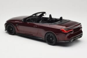 BMW M4 G83 Cabrio Rosso Metallizzato Minichamps 1:18 155021032 Pressofusione — immagine 5 di 6