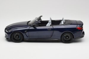 BMW M4 G82 Cabriolet Blu Metallic Minichamps 1:18 110021031 Pressofusione — immagine 4 di 8