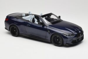 BMW M4 G82 Cabriolet Blu Metallic Minichamps 1:18 110021031 Pressofusione — immagine 6 di 8