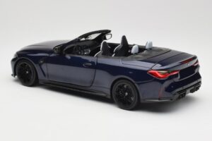 BMW M4 G82 Cabriolet Blu Metallic Minichamps 1:18 110021031 Pressofusione — immagine 7 di 8
