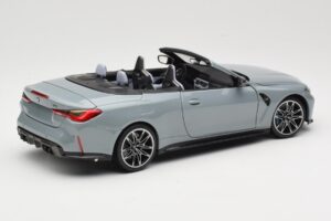 BMW M4 G83 Cabriolet Grey Metallic Minichamps 1:18 110021032 Pressofusione — immagine 3 di 8