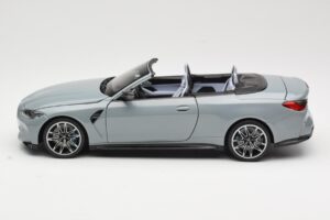 BMW M4 G83 Cabriolet Grey Metallic Minichamps 1:18 110021032 Pressofusione — immagine 4 di 8