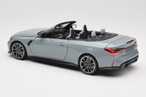 BMW M4 G83 Cabriolet Grey Metallic Minichamps 1:18 110021032 Pressofusione — immagine 7 di 8