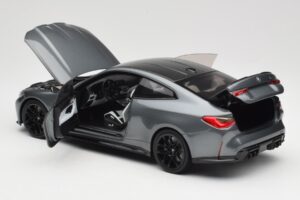 BMW M4 G82 Grigio Metallic Minichamps 1:18 113020124 Pressofusione — immagine 7 di 8