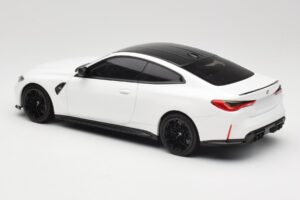 BMW M4 G82 Bianco Minichamps 1:18 155020122 Pressofusione — immagine 5 di 6